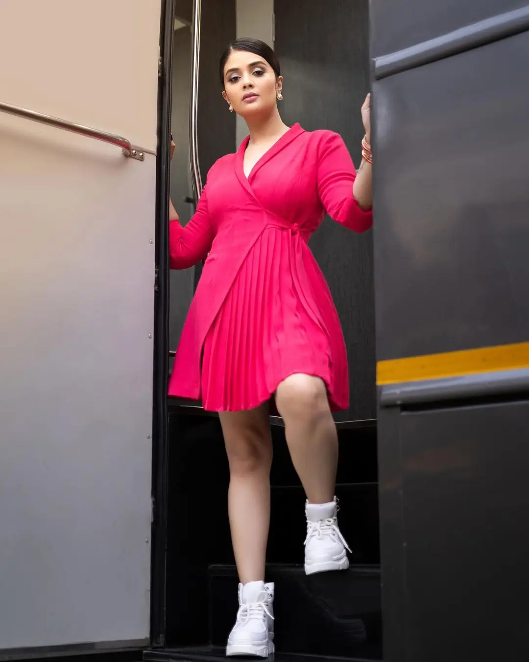 Gemini TV Anchor Sreemukhi Long Legs Show in Pink Skirt